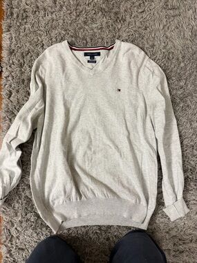 Tommy Hilfiger Men's Heather Gray V-Neck Sweater